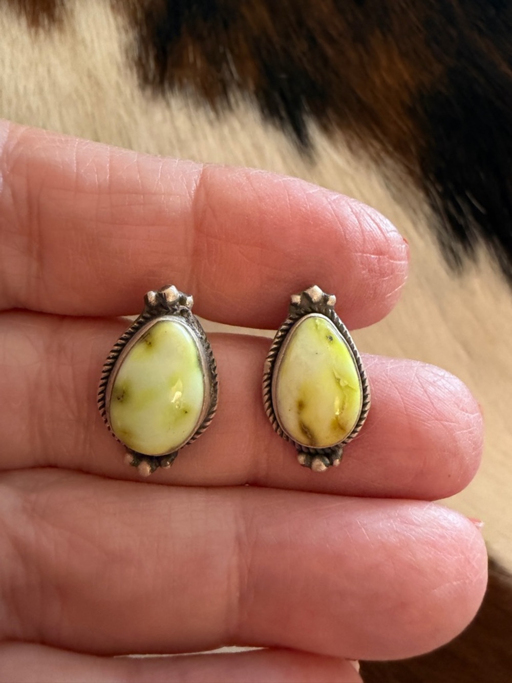 ❤️ Palomino Variscite Navajo Style Southwestern Brushed Matte 925 Stud Earrings - Picture 7 of 11